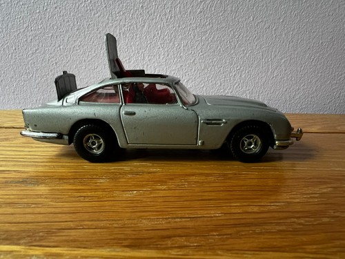 Corgi james bond aston - aston, martin