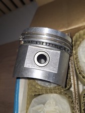 Bedford ha van... Piston Set