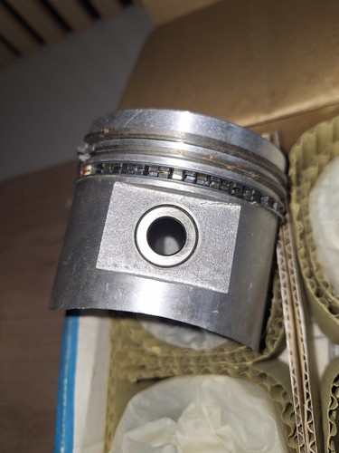Bedford van piston set - bedford,