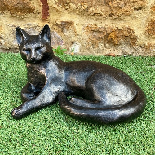 Bronze laying cat - bronze,