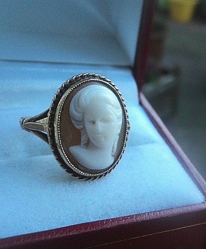 9ct gold cameo ring raised - gold,