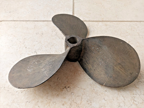 Right hand bronze - x,