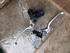 SUZUKI BANDIT 1200 FRONT BRAKE CLUTCH MASTER CYLINDER WITH LEVERS TOPS 