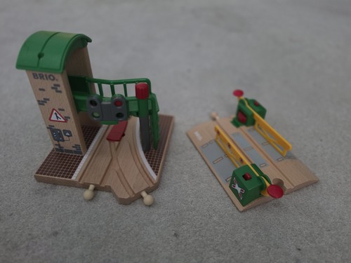 Brio signal station - signal, action