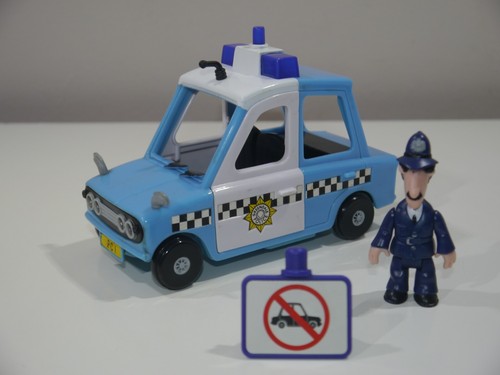 Postman pat police car - police,