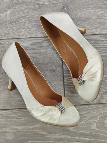 Low mid heel ivory satin