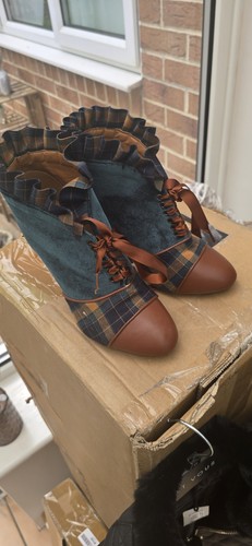 Joe brown shoes worn once - brown,
