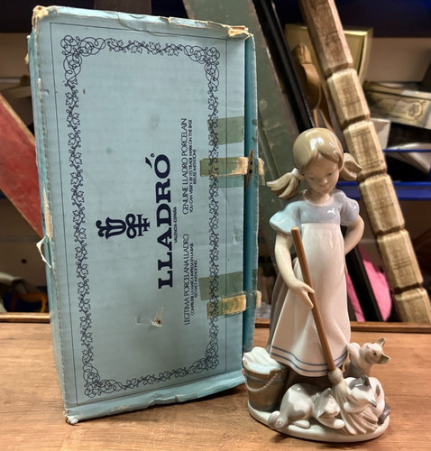 Lovely vintage lladro playful - vintage,