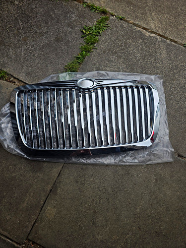 Chrysler 300 300c front chrome - 300,