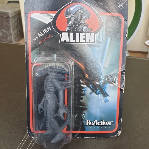 Alien reaction figure - reaction,