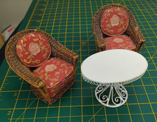 2 x Dolls House Miniature 1:12