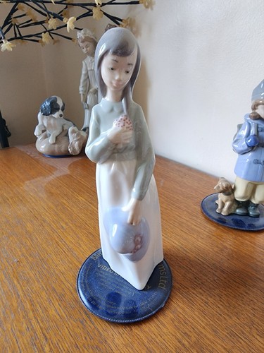 Lladro nao girl with hat - nao, and