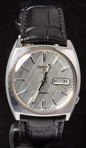 Seiko silver textured - textured, dial