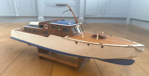 Vintage cabin cruiser pond - cabin,