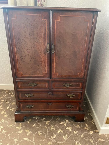 Cabinet queen anne style - tv,