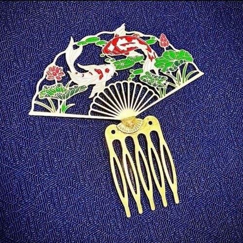 Large fan shaped hairpin for - large, fan-shaped