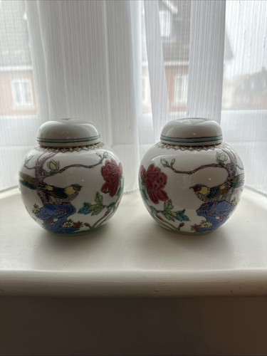 Pair small ginger - of,