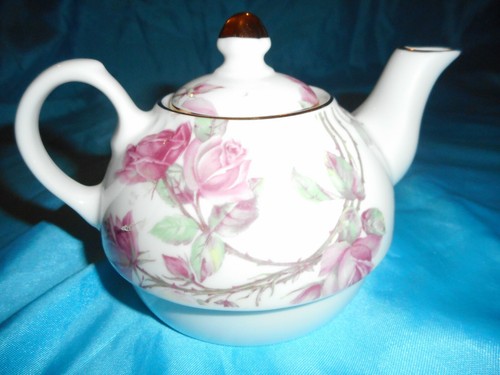 Aynsley elizabeth rose teapot - aynsley,
