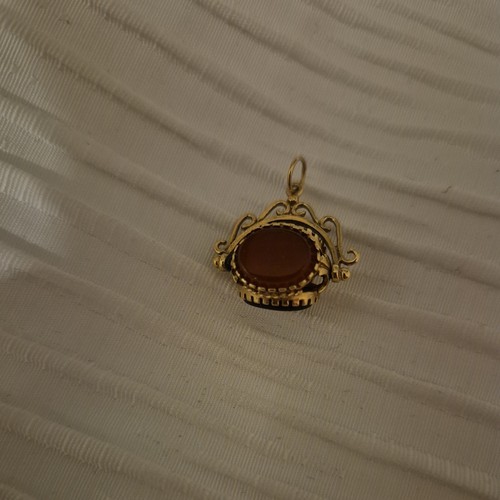 9ct gold three stone - gold,