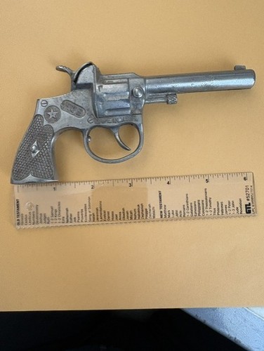 Vintage hub cap gun - cap, hubley