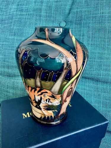 Moorcroft pottery vase mcc - vase, /