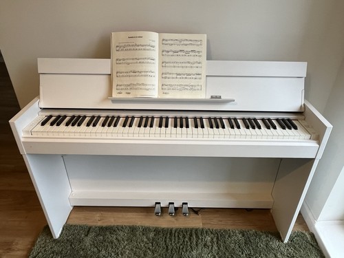 Beautiful yamaha keyboard - beautiful,