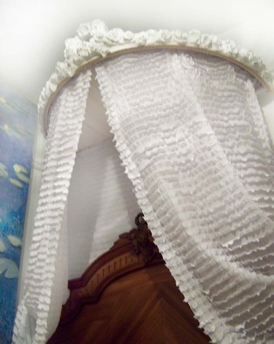 Upantique french style bed - style,