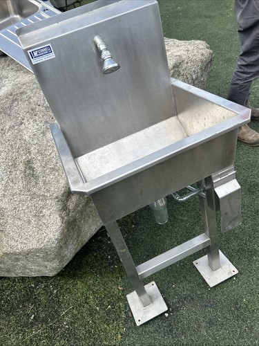 Knee operated stainless steel - stainless,