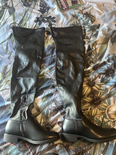 New black leather look thigh