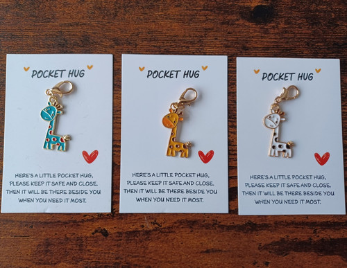 Pocket hug giraffe - pocket,