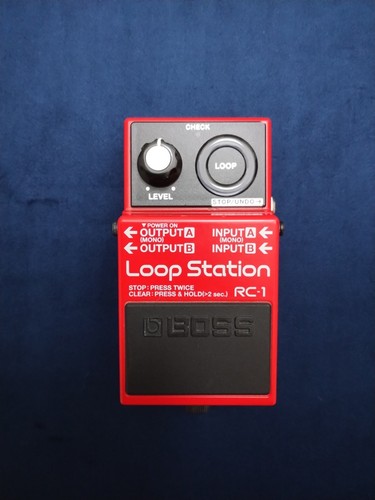 Boss loop station - station, guitar
