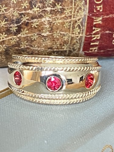 Gents 9ct gold 3 stone - 9ct,