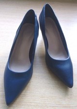 M & S SIZE 3 NAVY ? FAUX