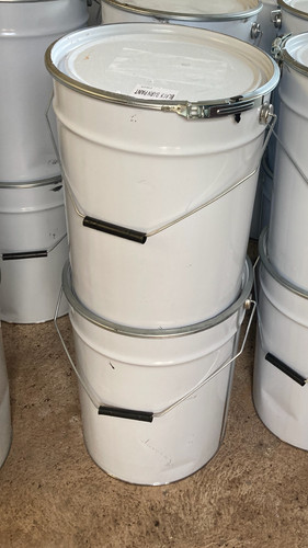 Black barn paint litre - black,