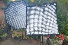 2 Bowens  Lighting Stands + 2