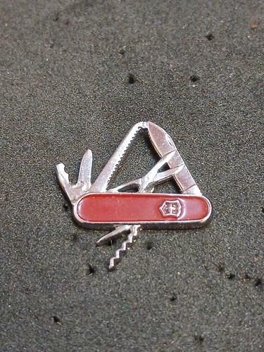 Pin swiss army knife - pin’s,