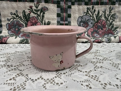 Vintage pink enamel chamber - pink,