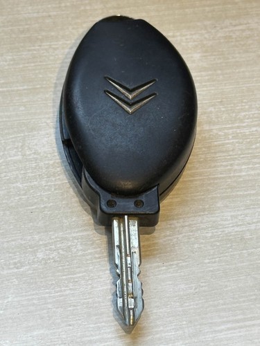 Citroen button key fob - 3,