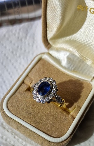 Sapphire and diamond ring - ring, 18ct