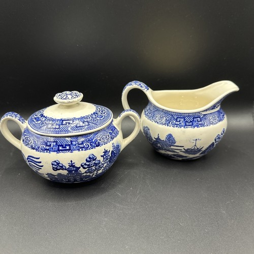 Vintage blue willow - willow, lidded
