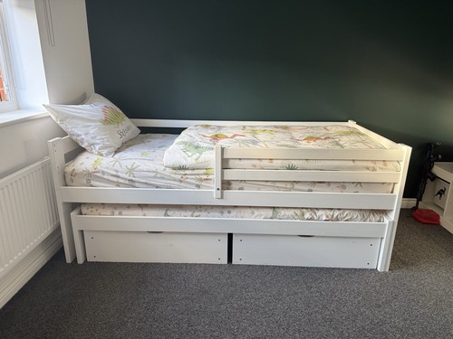 White wooden single trundle - white,