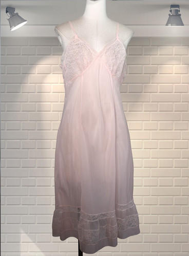 Vintage 1950s semi - vintage, pale
