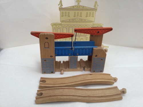 Wooden train track lifting - wooden,