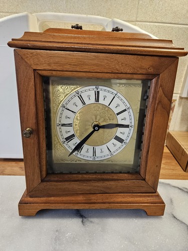 Seth thomas style wooden - style,