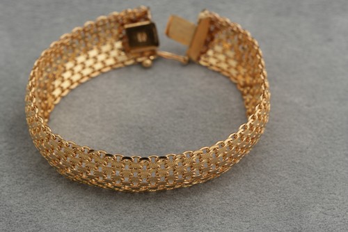 Solid 9ct gold - italian, mesh