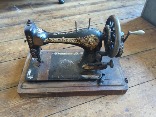 Singer vintage antique hand - singer,