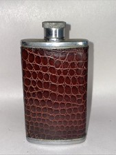 Compact Leather Bound Vintage Hip Flask With A 1 1/2 Oz Capacity 9.25x4.6x1.3cm
