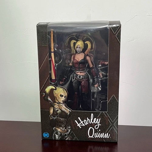Neca harley quinn - quinn, batman