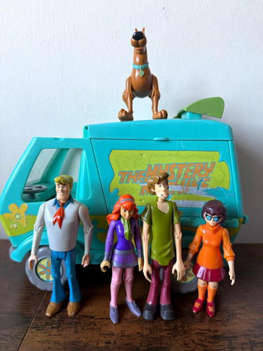 Scooby doo mystery machine - scooby,