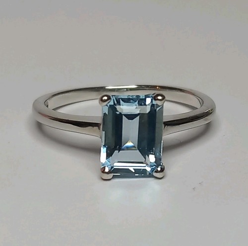 9ct white gold - 9ct, aquamarine